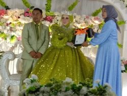 Penyerahan Sertifikat Elsimil Bagi Pasutri Desa Alindau