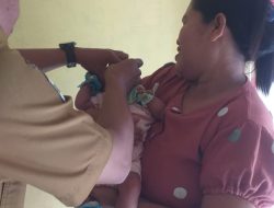 Pemberian Vitamin A ke Rumah Baduta Kelurahan Ganti