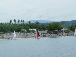 Hadianto Rasyid Lepas Peserta Lomba Perahu Layar Tradisional di Pantai Lero