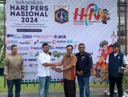 Peduli Lingkungan, PWI Sulteng Serahkan Pohon ke Pengelola Ancol
