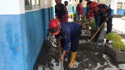 Damkarmat Palu Terjunkan Tim Rescue ke Lokasi Banjir Bandang Kabupaten Sigi