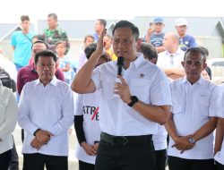 Menteri ATR/BPN Serahkan Sertifikat Kepada Warga Huntap Petobo Palu
