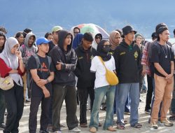Mapala STIMIK Bina Mulia Palu Kolaborasi DLH Gelar Aksi Bersih Pantai