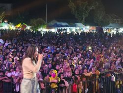 Ribuan Warga Banggai Padati Deklarasi Anwar-Reny
