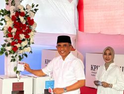 Cagub Anwar Hafid Mencoblos di Kampung Halaman