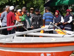 Nelayan Teluk Palu Terima Bantuan Perahu, Wali Kota: Target 100 Unit