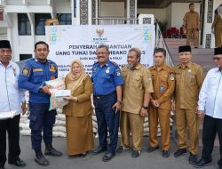 PHL Damkarmat dan Petugas Armada DLH Kota Palu Terima Bantuan Dari Baznas