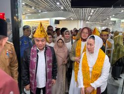 Prosesi Adat Kaili Iringi Penyambutan Hadianto-Imelda Usai Pelantikan dan Retreat