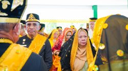 Hadiri Rembuk Budaya di Buol, Anwar-Reny Dianugerahi Gelar Tau Doka