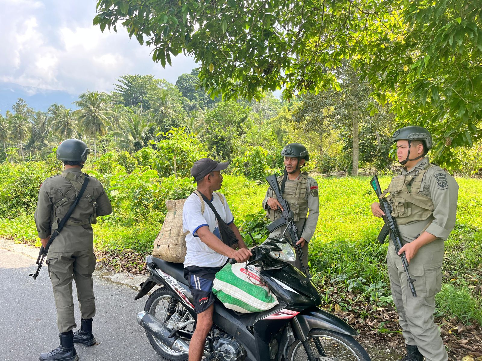 Satgas Madago Raya Gelar Razia Senpi dan Bahan Peledak