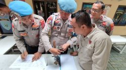 Propam Polresta Palu Periksa Senjata Api Milik Personel