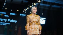 Batik Bomba Tampil Anggun di Panggung Fashion Internasional 2025