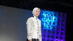 Tenun Bomba Tampil Anggun di Jakarta Muslim Fashion Week
