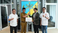Gubernur Sulteng Serahkan Bonus kepada Atlet Peraih Medali SEA Games Thailand 
