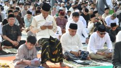 Ribuan Warga Padati Sholat Ied di Lapangan Vatulemo Palu