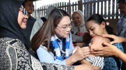 Bupati Donggala Pantau Vaksinasi Polio di Posyandu Loli Tasiburi