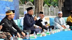 Ribuan Jamaah Sholat Subuh Padati Kantor Gubernur Sulteng