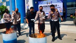 Ditlantas Polda Sulteng Musnahkan 6.308 SIM dan Ratusan Ribu Material Regident 